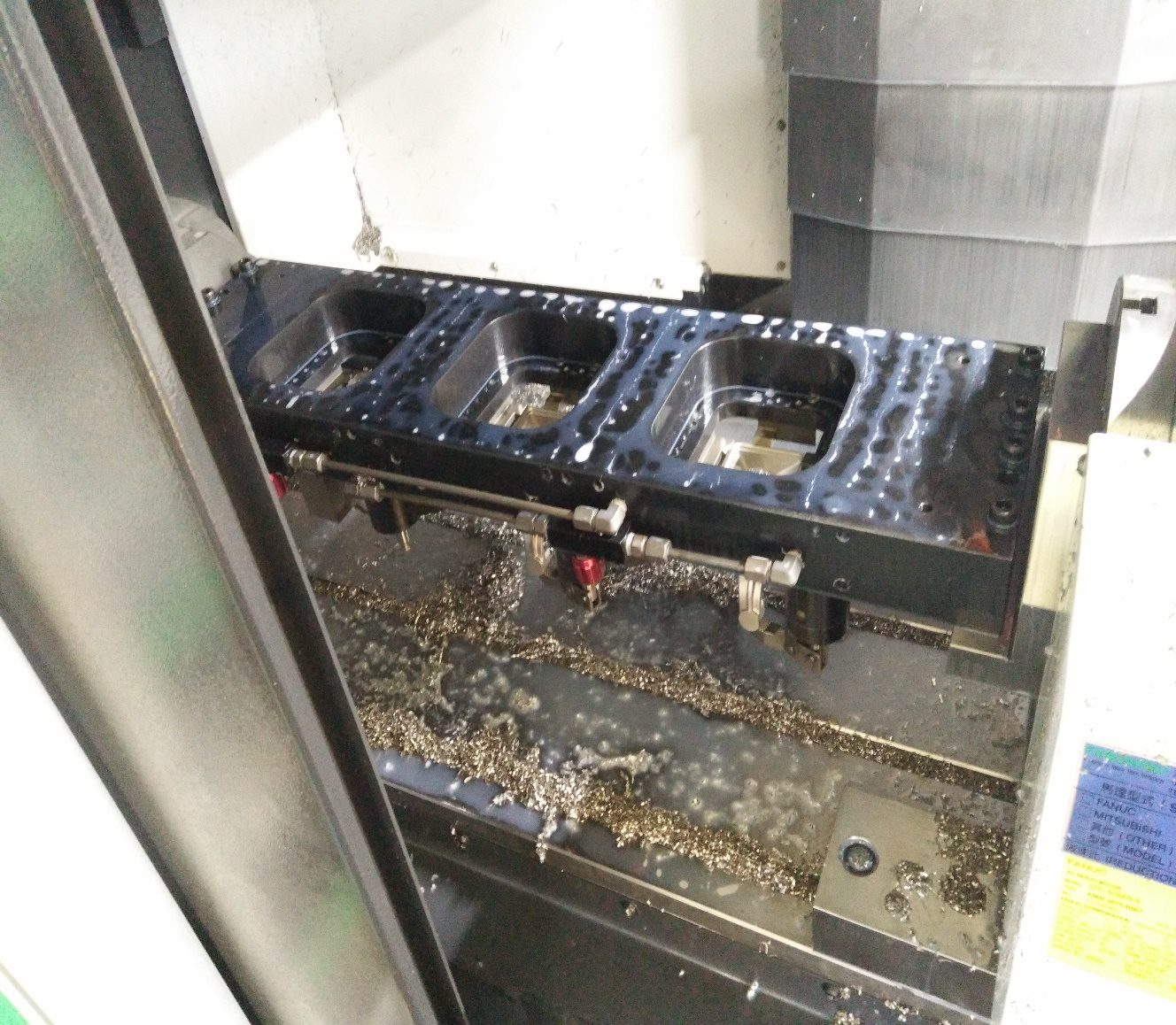 Trung tâm gia công CNC cắt gọt chi tiết đúc thép không gỉ