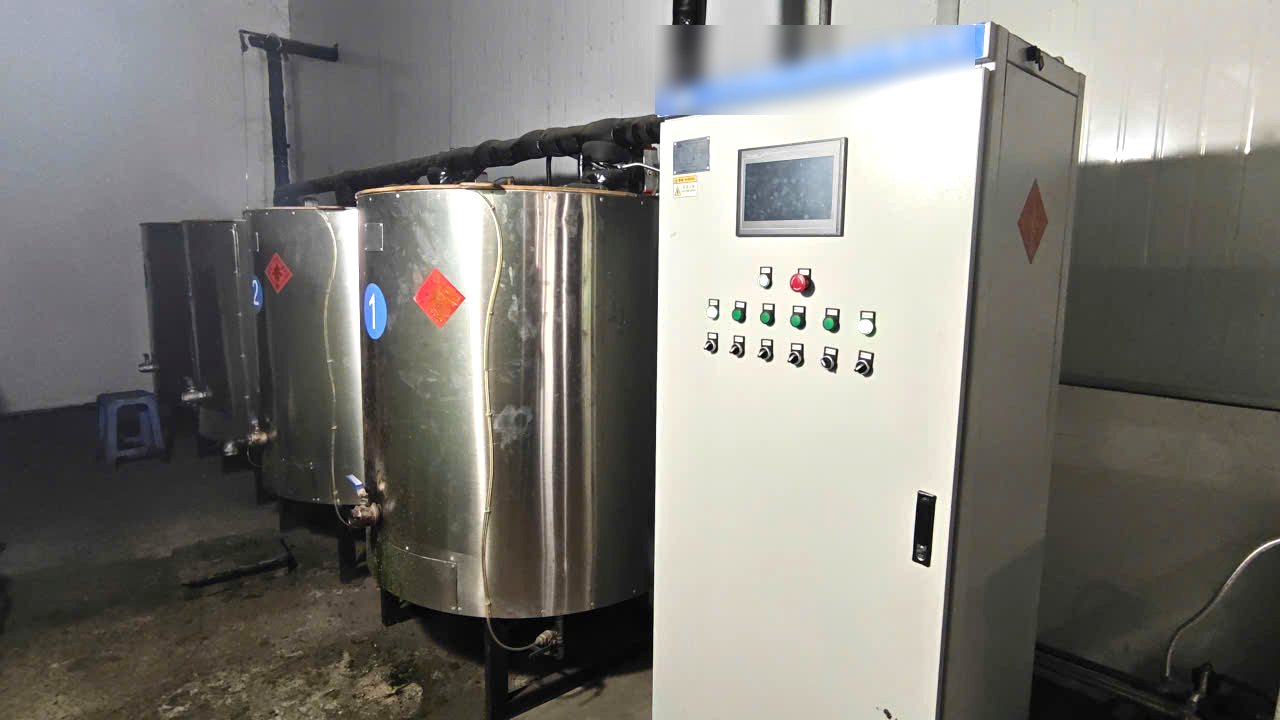 Wax melting and holding tanks with PLC control panel